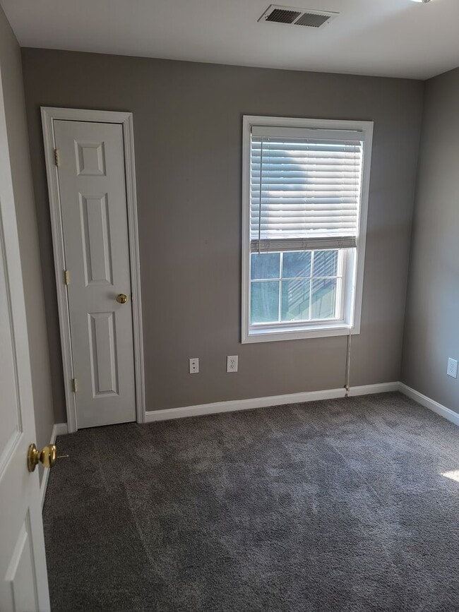 Building Photo - 3 Bedroom Townhouse for Rent in Waynesboro!