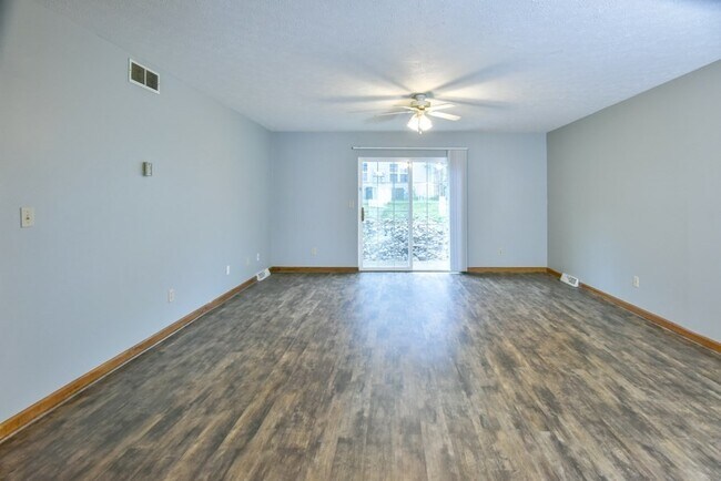 Building Photo - 4 bedroom 2 bath