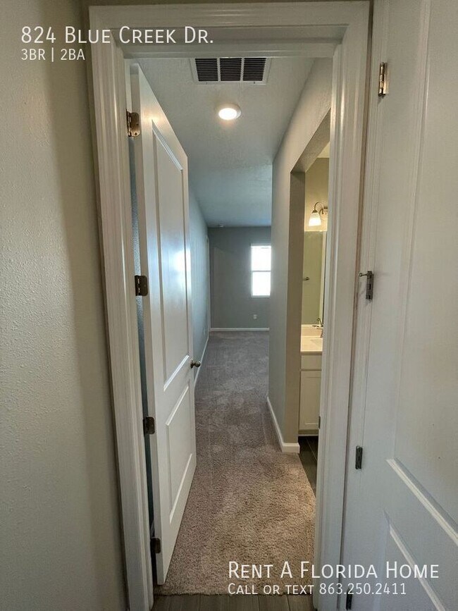 Building Photo - 824 Blue Creek Dr