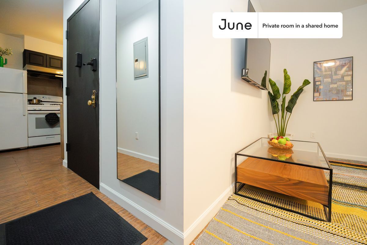 Building Photo - Room in Shared 3 bed/1 bath home in Chinatown