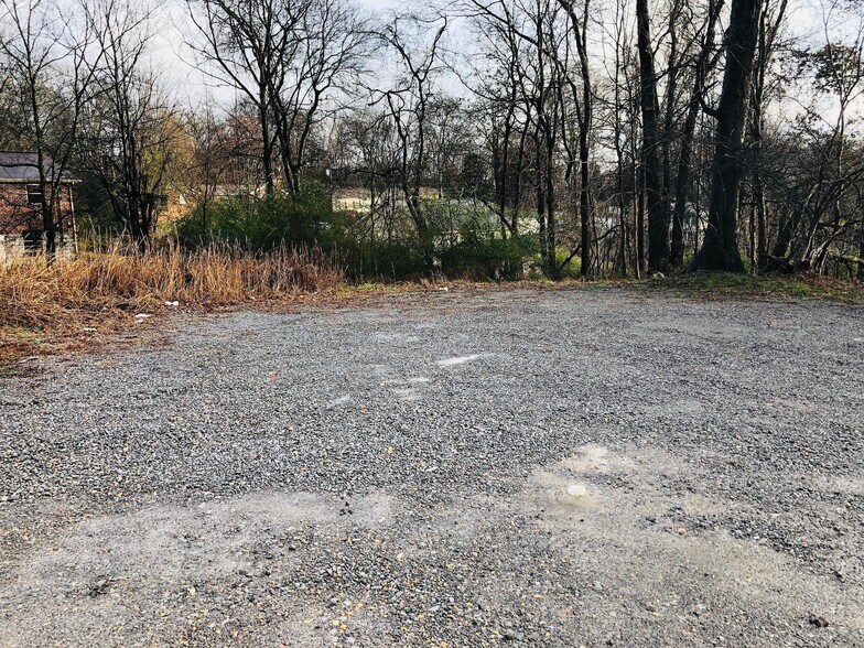 Building Photo - 506 B St