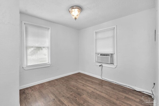 Building Photo - 2101 W Romana St