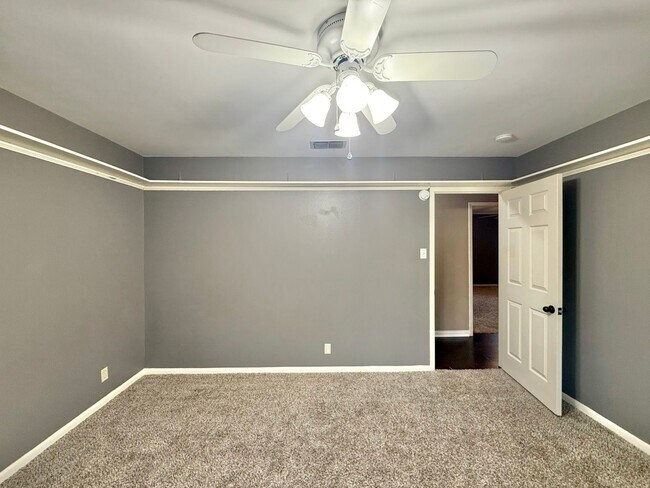 Building Photo - Available Now! Spacious 4 Bed/3 Bath Home in Tyler! Hot Tub!