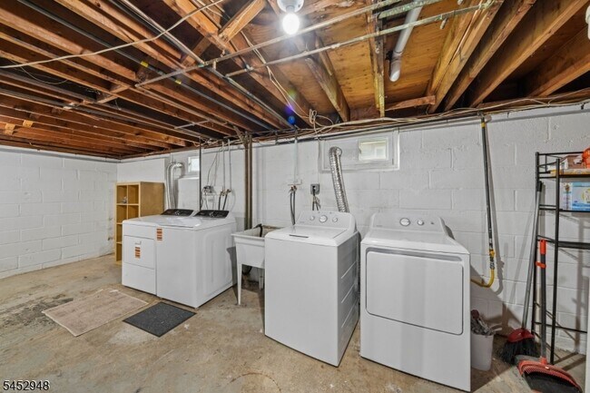 Building Photo - 33 N Willow St