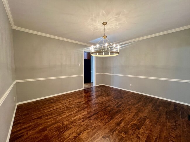 Building Photo - 1685 Lochcrest Dr
