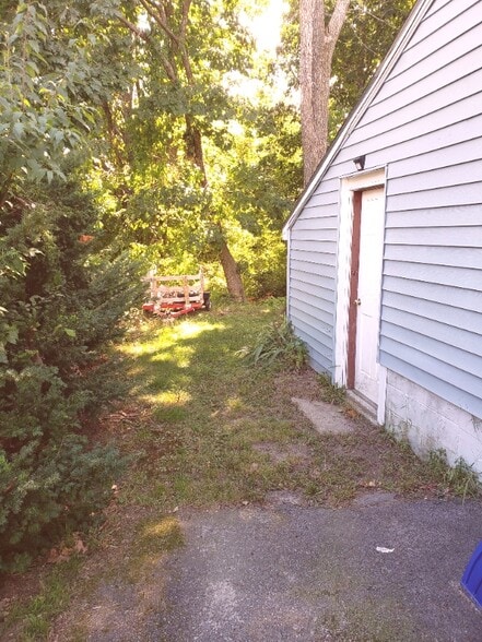 Building Photo - 137 Gabrielle St