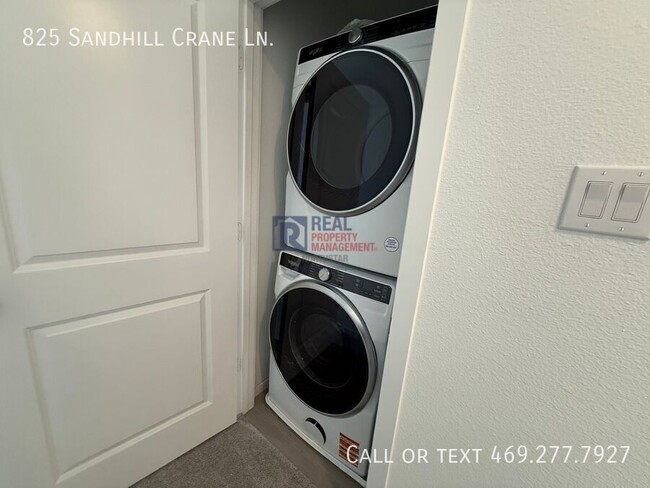 Building Photo - 825 Sandhill Crane Ln