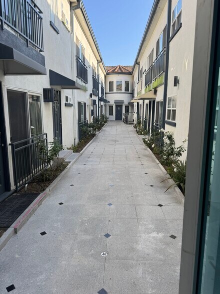 Building Photo - 2230 E Ocean Blvd