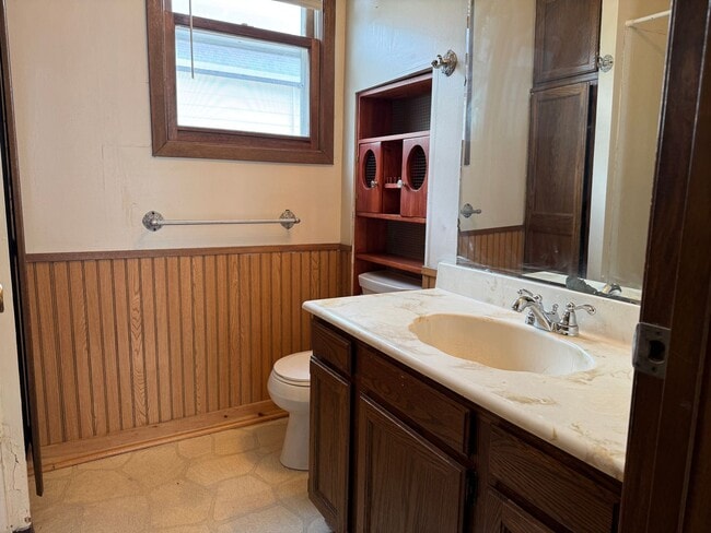 Building Photo - 5 Bedroom 3 bath - North Fargo