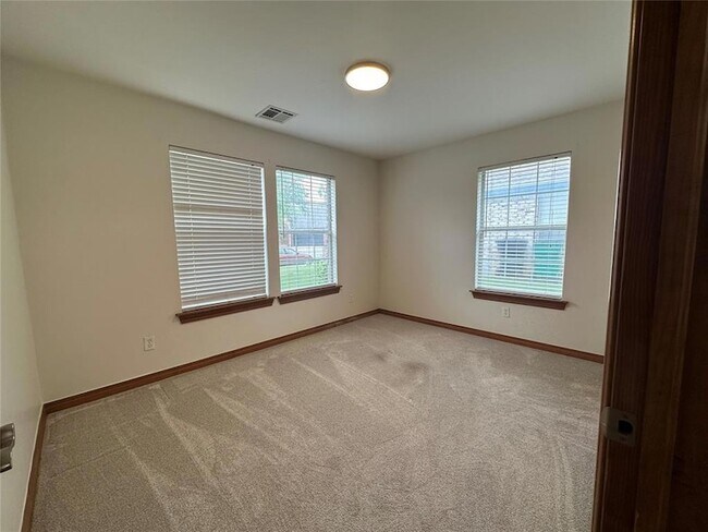 Building Photo - 15713 Traditions Blvd
