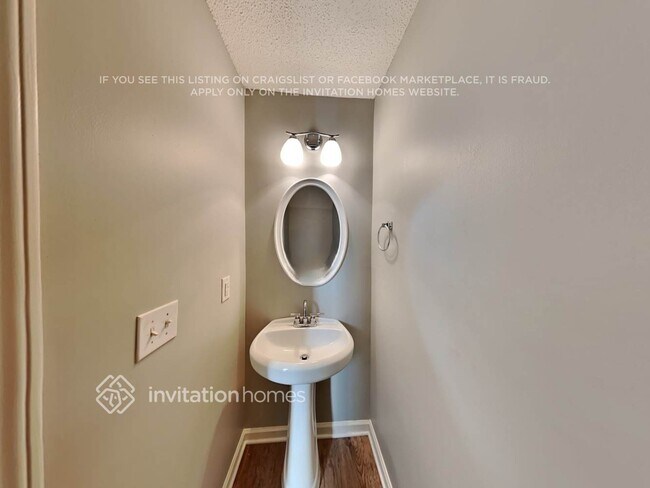 Building Photo - 6950 Foxmoor Way