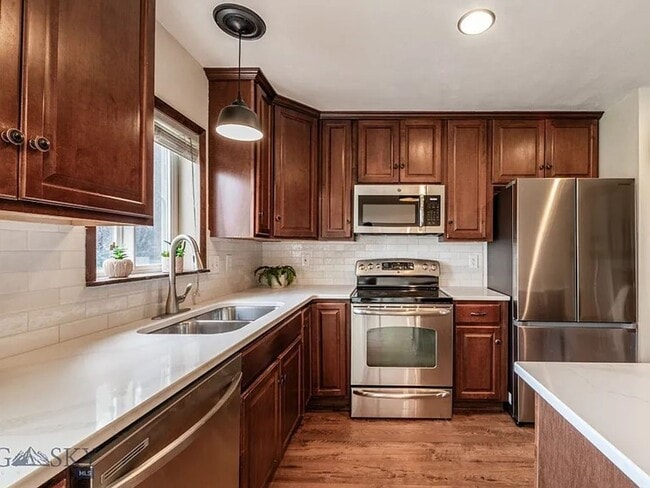 Building Photo - Cute House, Large Yard