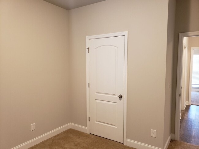 Building Photo - Beautiful brick home with many amenities!