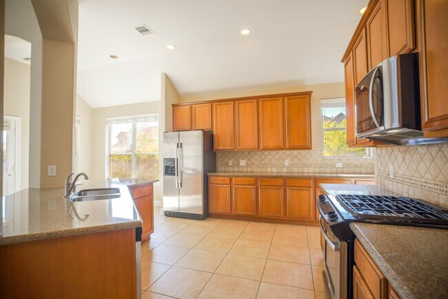Building Photo - 2 Hadlock Pl