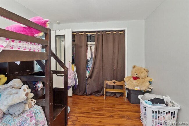 Building Photo - 5315 Edgewood St