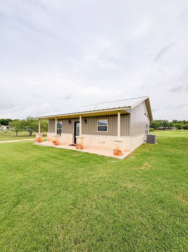 Building Photo - 1105 E Navarro-