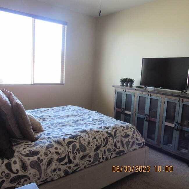 Building Photo - Beautiful Home with 57ft Boat Deep Garage! Can be rented Furnished or Unfurnished