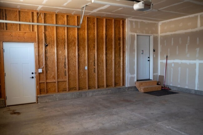 Building Photo - * GAME-CHANGING-MOVE-IN-SPECIAL * 4 Bedroom, 3 Bathroom with Office for Rent