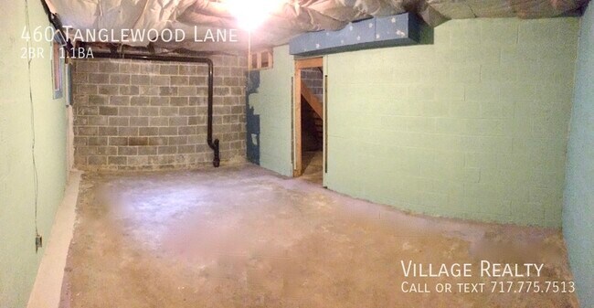 Building Photo - 460 Tanglewood Ln