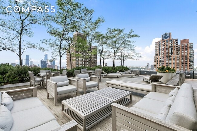 Building Photo - 25 Columbus Cir