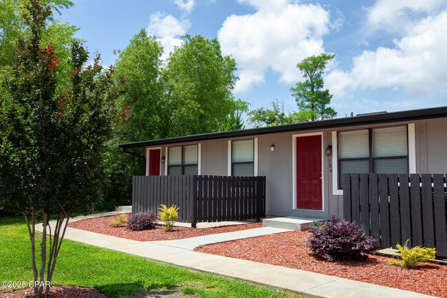 Building Photo - 425 E 19th St