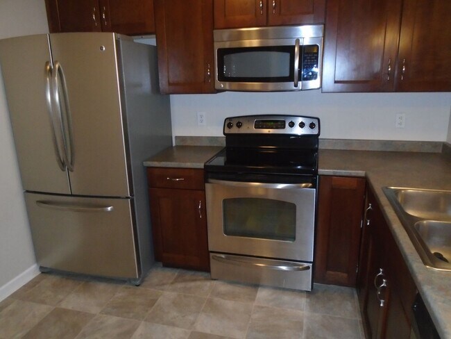 Building Photo - Updated move in ready 2 bedroom!