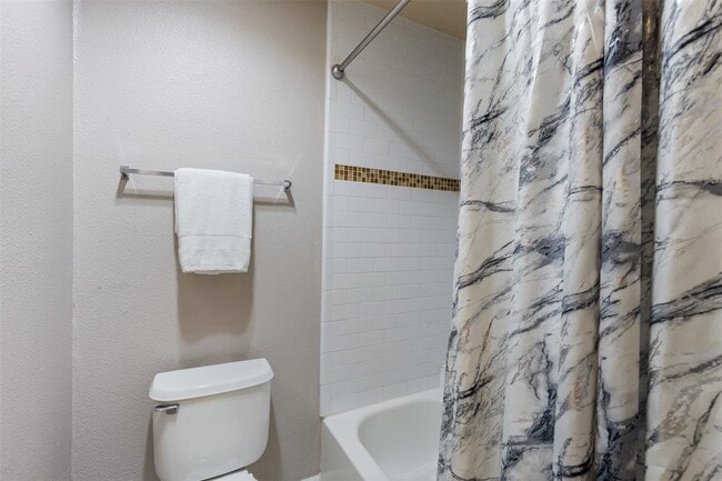 Building Photo - 7685 Northcross Dr