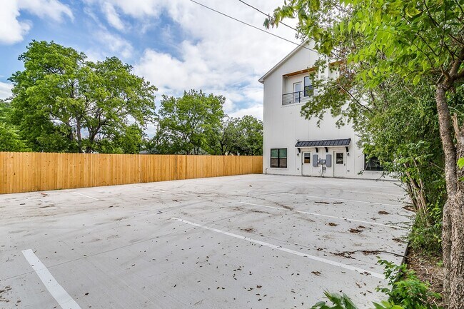 Building Photo - 3210 Forest Park Blvd