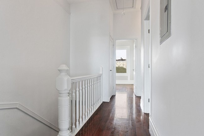 Hallway - 800 Lyon