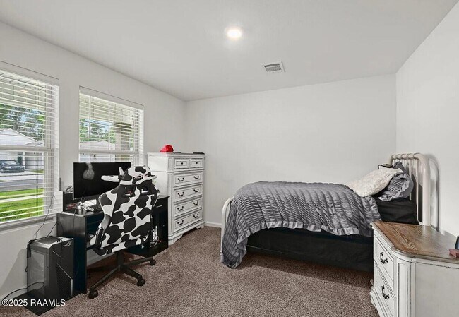 Building Photo - 35326 Grovemont Dr