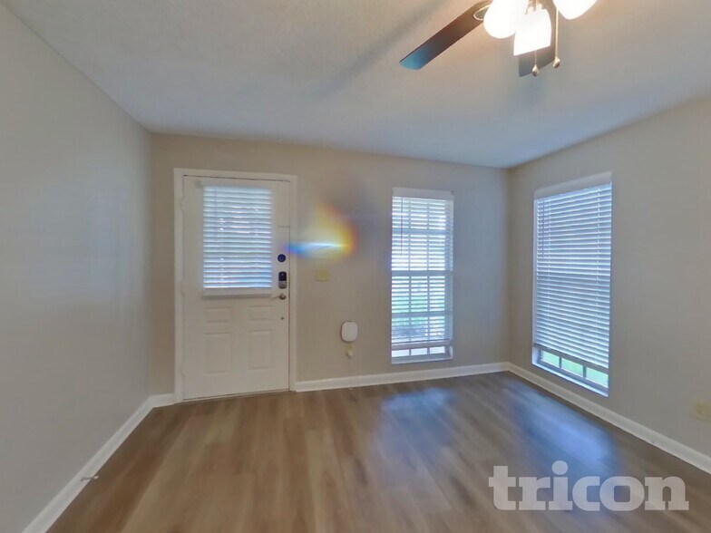 Building Photo - 11011 Greenaire Dr