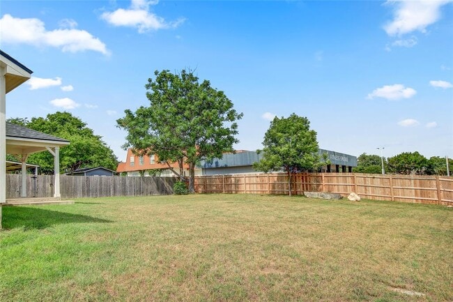 Building Photo - 610 Splitrock