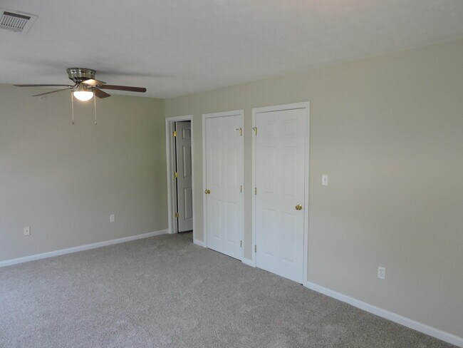 Building Photo - 207 Swaying Pine Ct