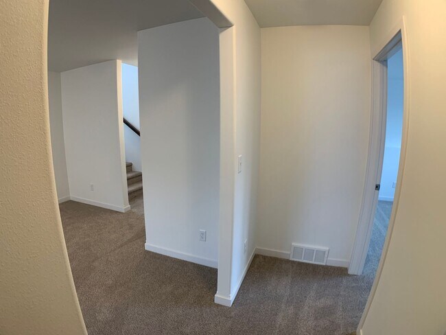 Building Photo - 3 Bed 2.5 Bath Single Family Home