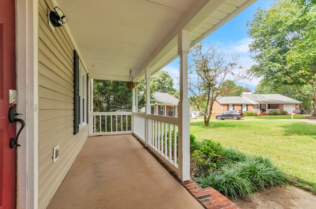 Building Photo - 517 Laurel Tree Ln
