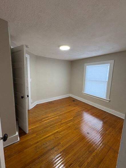 Building Photo - 146 Roycroft Dr