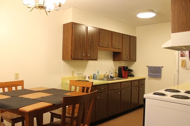Kitchen - 852 Grand Ave