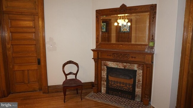 Building Photo - 200 E Walnut St