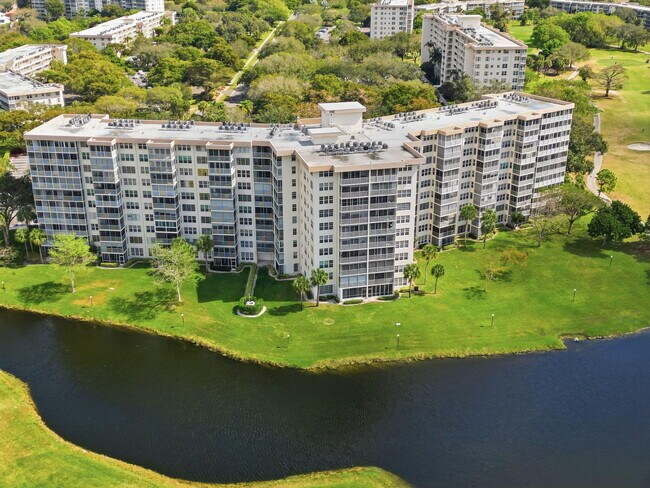 Building Photo - 3507 Oaks Way