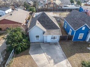 Building Photo - 2406 Ross Ave