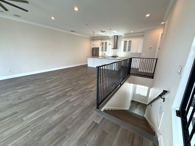 Building Photo - W McElroy Ave #3