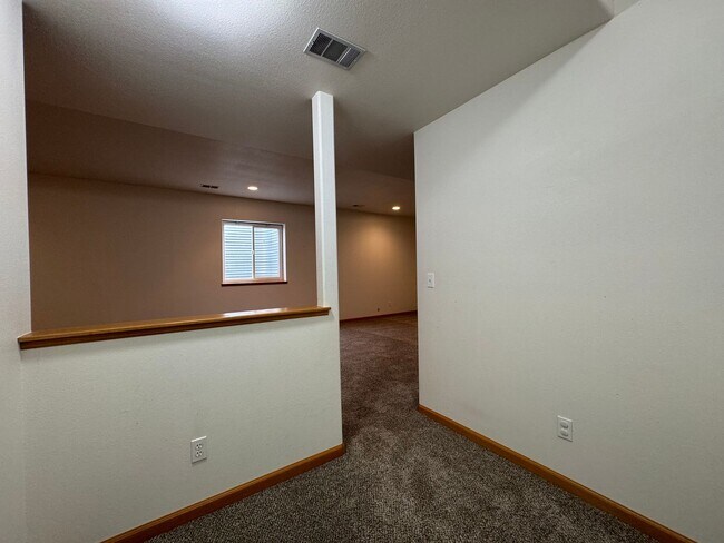 Building Photo - Beautiful Home in W Fort Collins