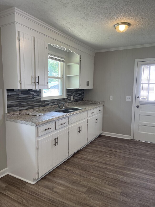 Building Photo - 913 Wateree Blvd