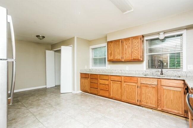 Building Photo - 2991 Elgin Dr