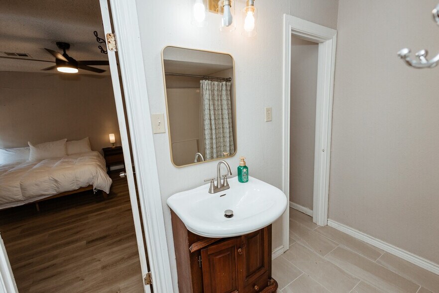 Building Photo - 3625 Maple Ave