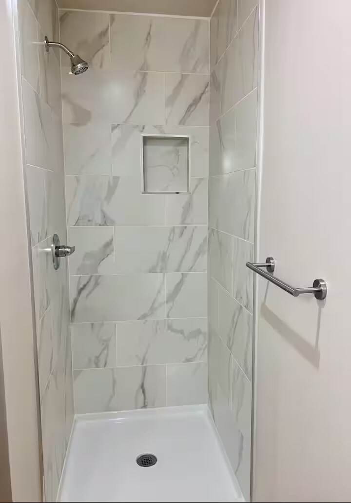 Building Photo - 3087 Channel Dr