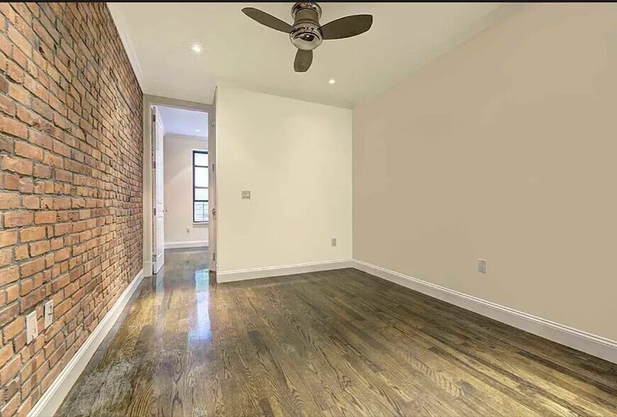 Building Photo - 313 E 92nd St