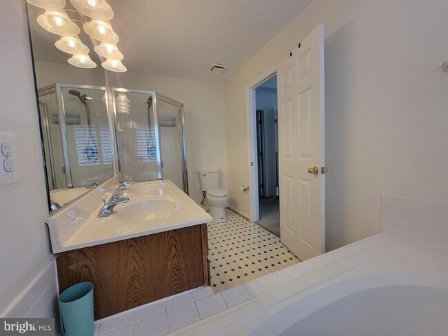 Building Photo - 20872 Ivymount Terrace