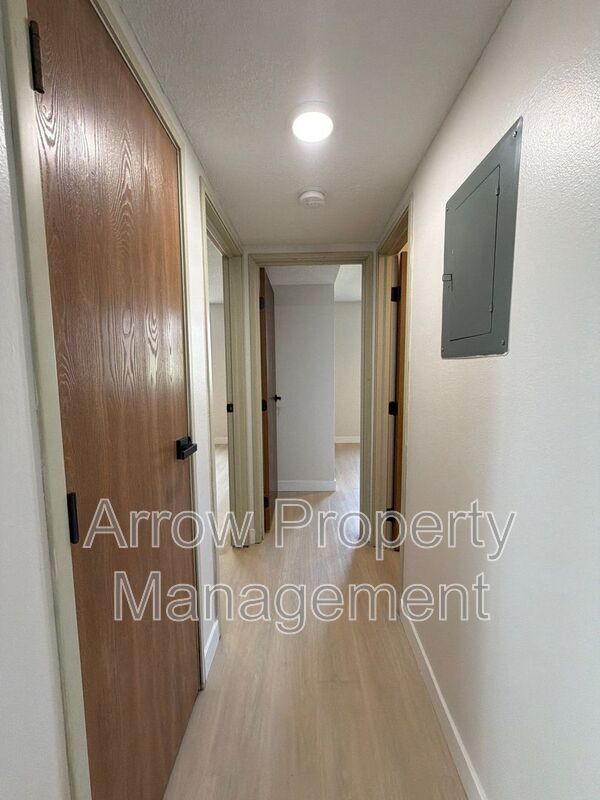 Building Photo - 535 W Saunders Ave