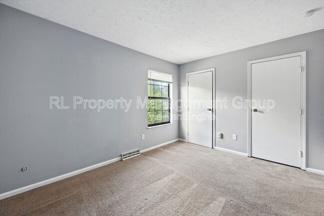 Building Photo - 1094 Farmlane Dr